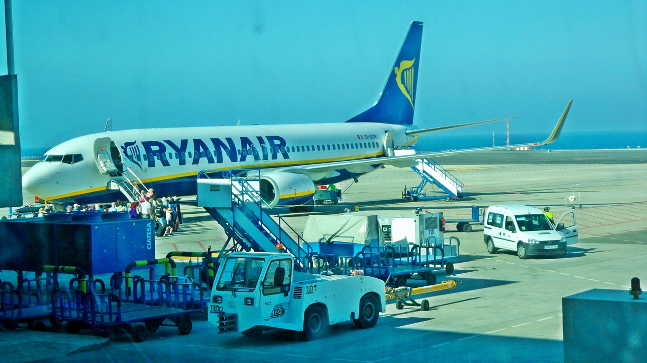 Avião Companhia Low Cost Ryanair