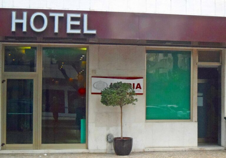 Entrada de Hotel de cidade