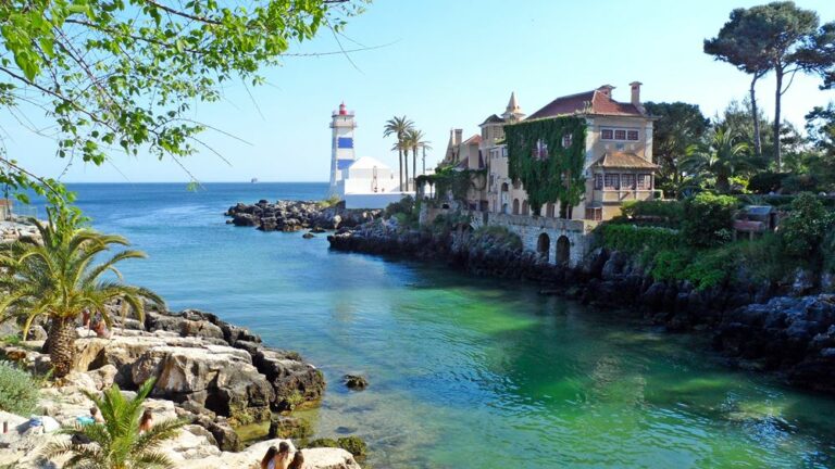 Praias no centro vila de Cascais
