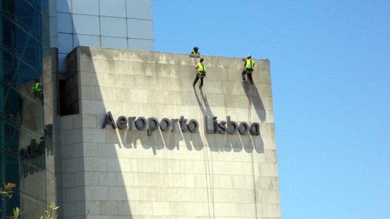 Exterior do Aeroporto de Lisboa