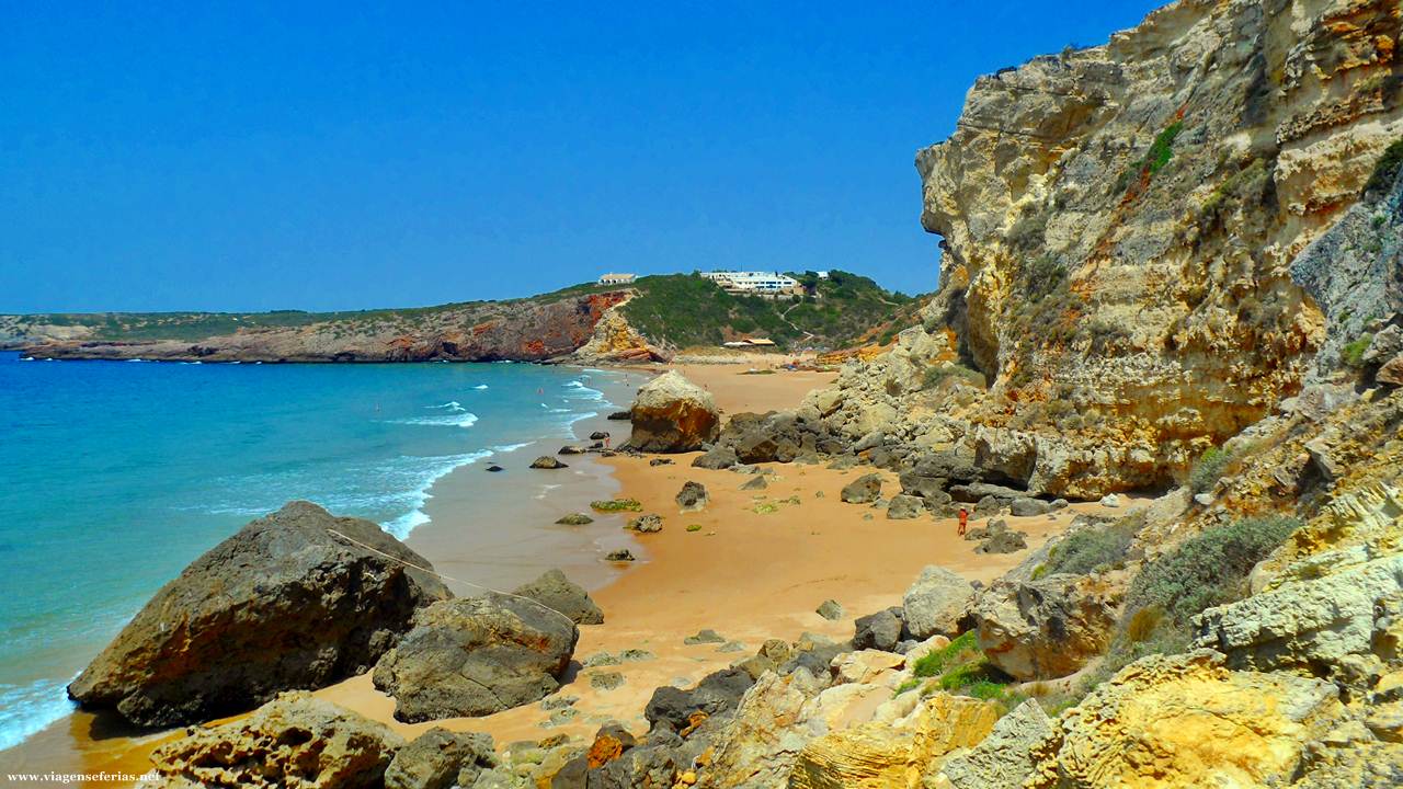 Extremo Este da Praia do Zavial no Algarve