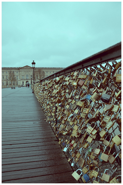 Cadeados numa Ponte de Paris