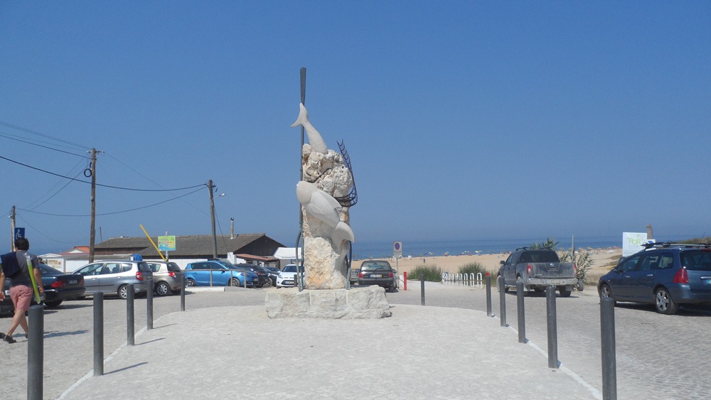 Estátua à entrada do Meco