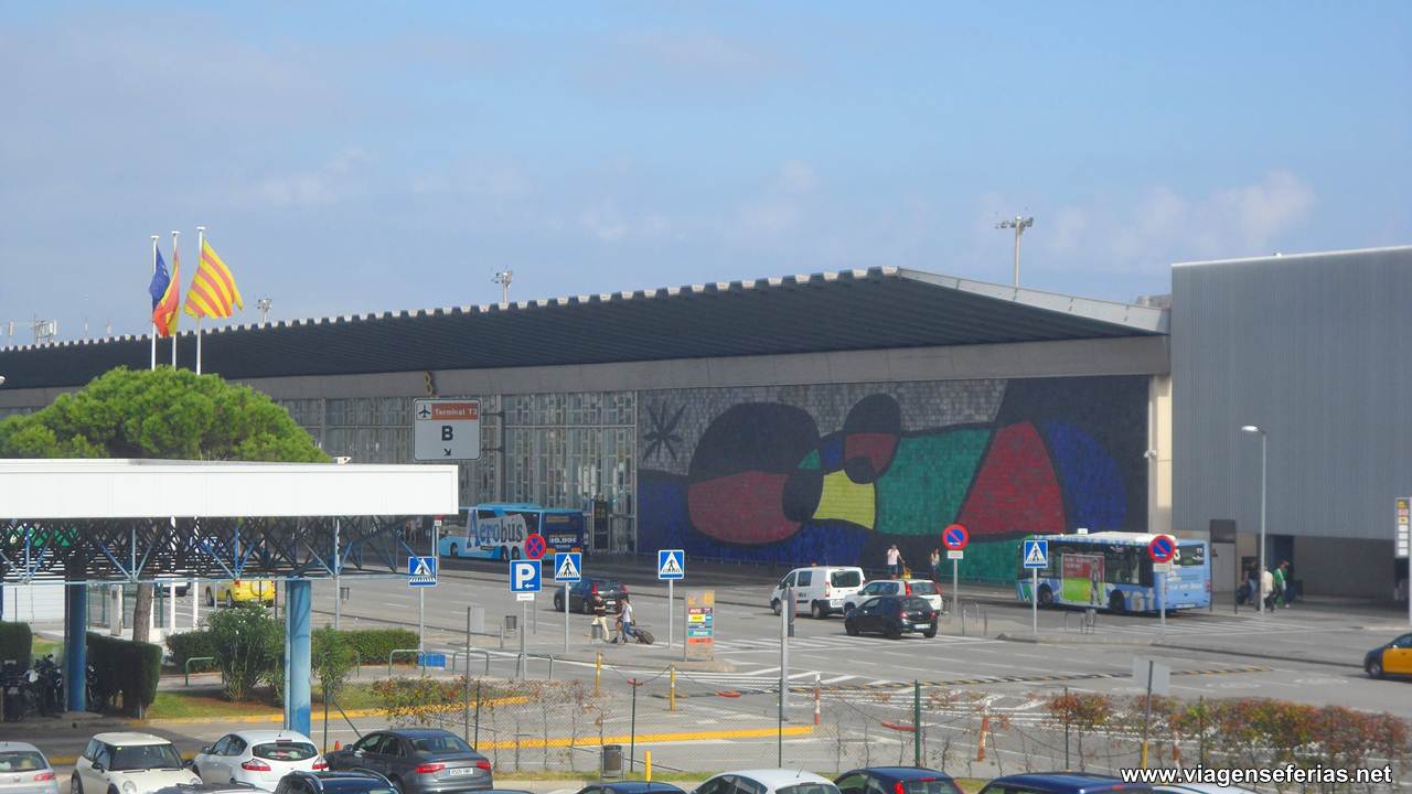Terminal das chegadas no aeroporto de Barcelona