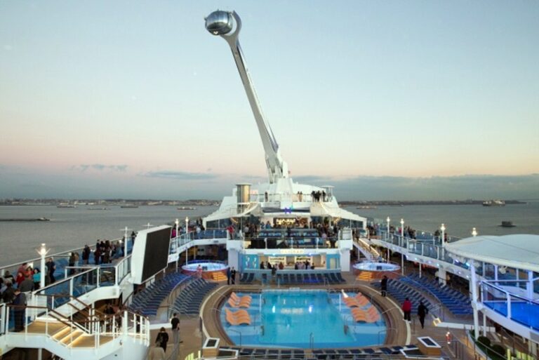 Ovation of the Seas da Royal Caribbean fica sediado na China