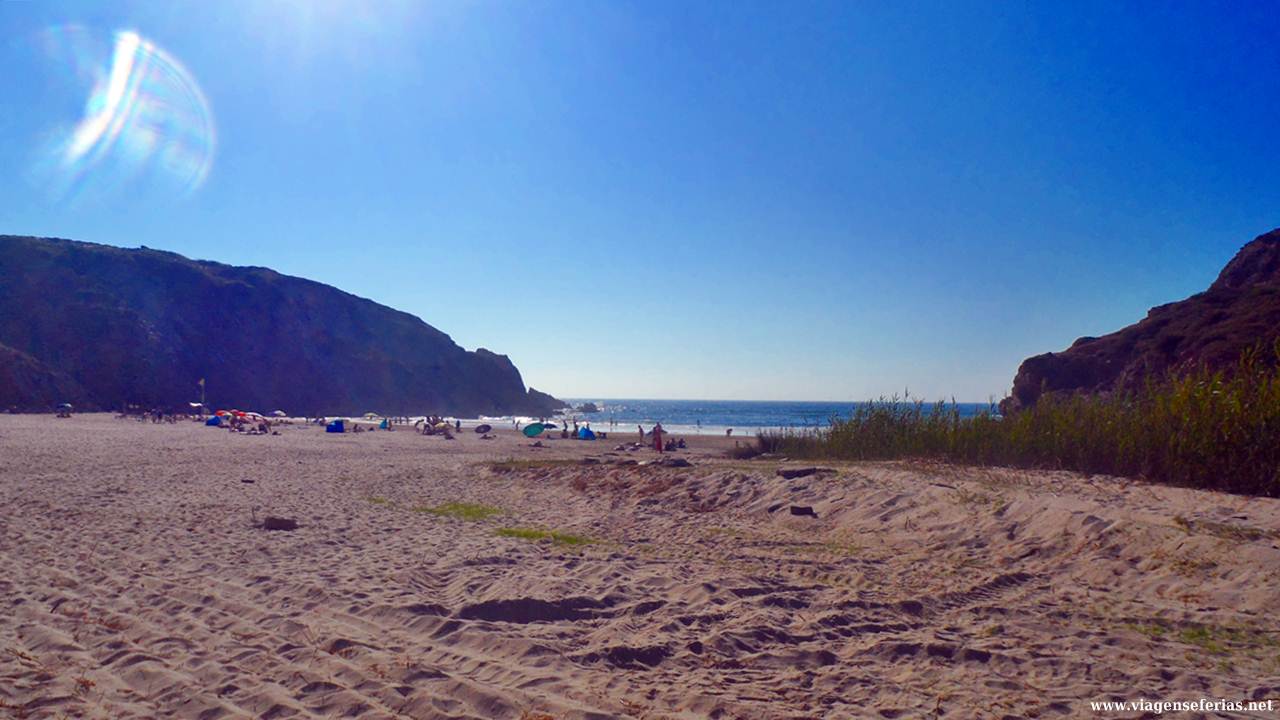 extensão do areal da praia do carvalhal no alentejo
