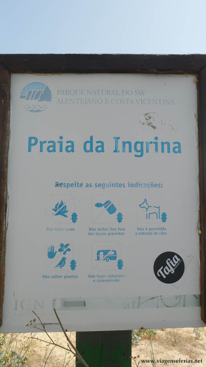 Placa da praia da Ingrina a precisar de renovação
