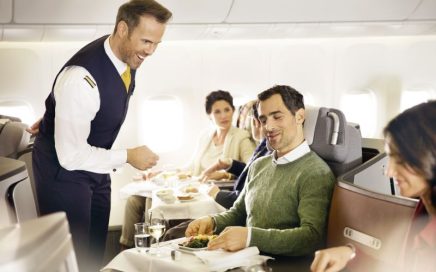 A340 da Lufthansa a partir de Frankfurt e Munique para a Ásia e o Médio Oriente Médio com restaurante