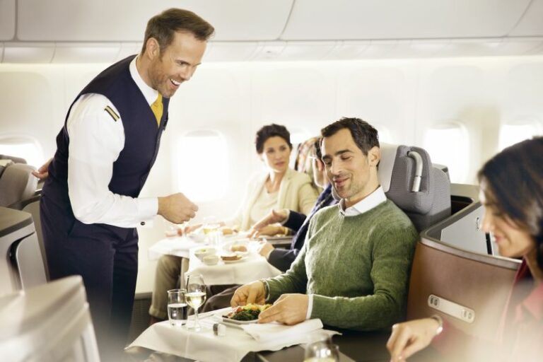 A340 da Lufthansa a partir de Frankfurt e Munique para a Ásia e o Médio Oriente Médio com restaurante