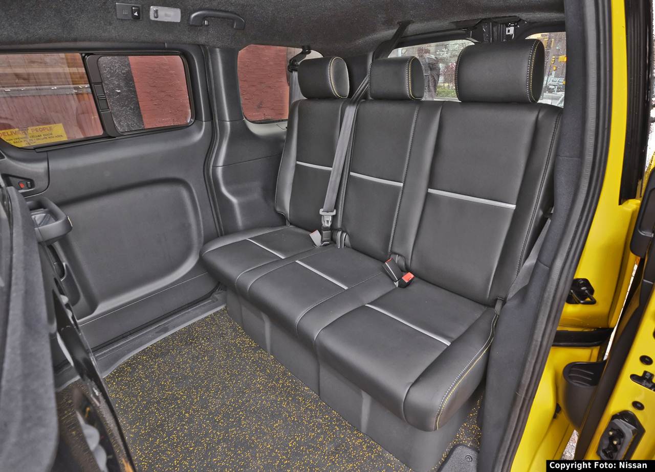 Habitáculo dos passageiros no Táxi Nissan NV200 em Nova Iorque