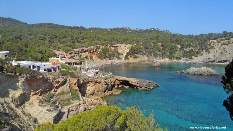 Panorâmica da Cala Xarraca em Ibiza