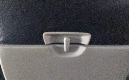 Pouco espaço para as pernas no assento de avião
