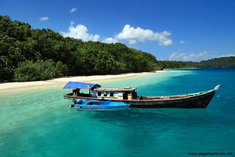2 barcos na ilha de Bali na Indonésia