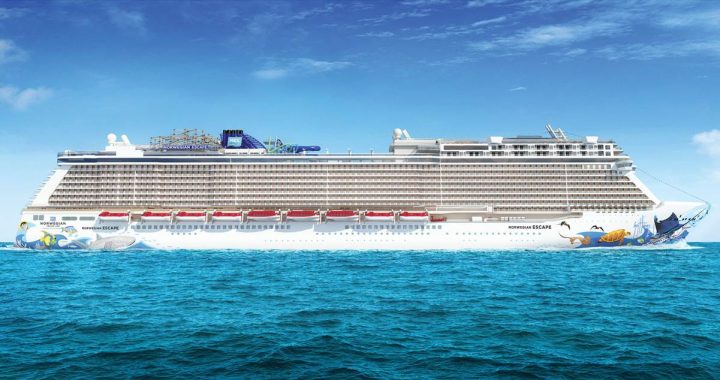 Navio Norwegian Escape em alto mar