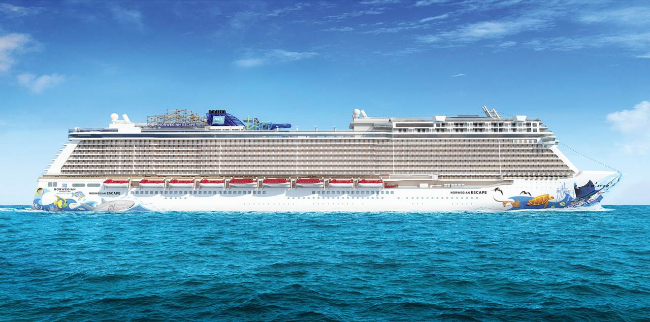 Navio Norwegian Escape em alto mar