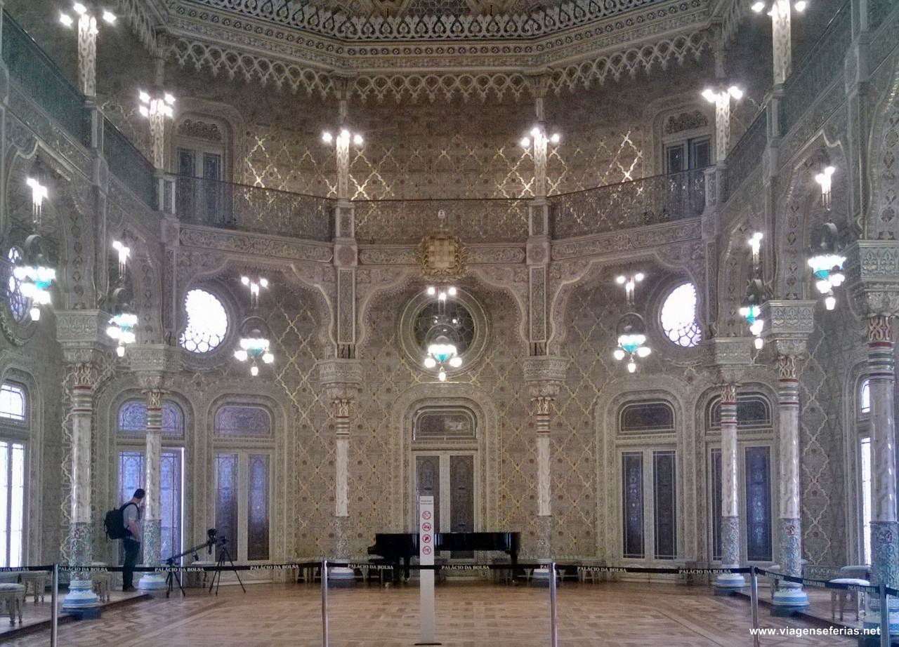 Sala no interior do Palácio da Bolsa no Porto