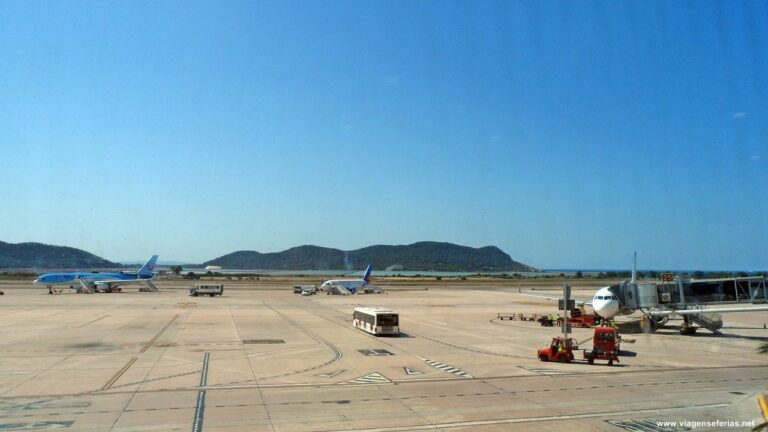Vista para a placa do aeroporto de Ibiza