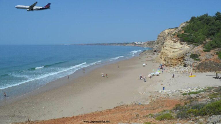 avião da Brussels Airlines numa praia do Algarve vindo de Bruxelas