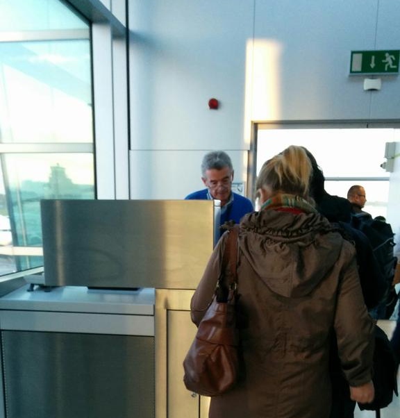 Presidente da Ryanair faz Check-in em voo Dublin-Londres