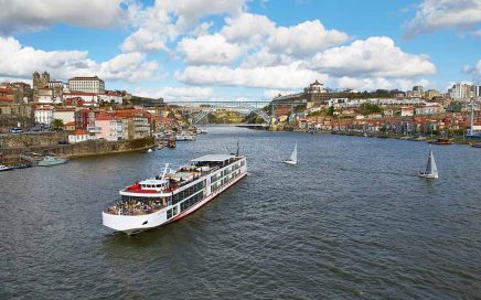 Cruzeiro Hemming no Douro junto ao Porto e Gaia