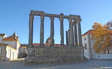Templo de Diana na cidade de Évora em Portugal