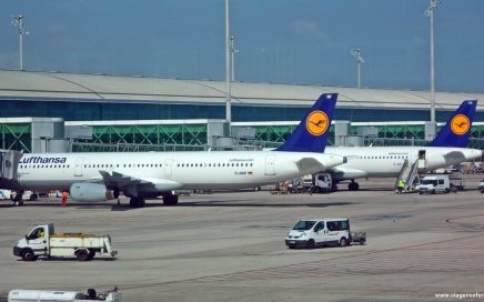 2 aviões da Lufthansa parados no aeroporto de Lisboa