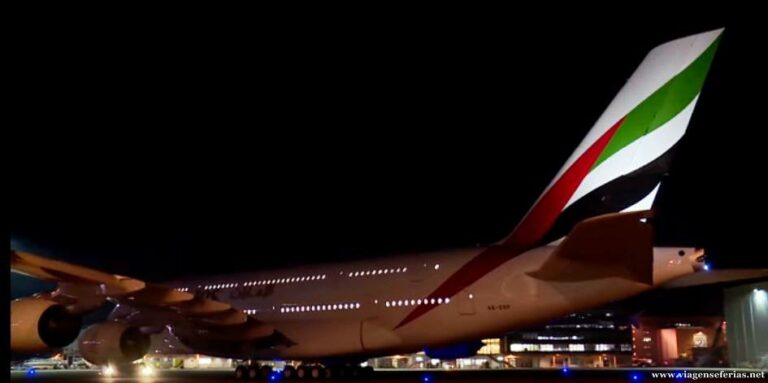 Novo A380 da Emirates que leva 615 passageiros