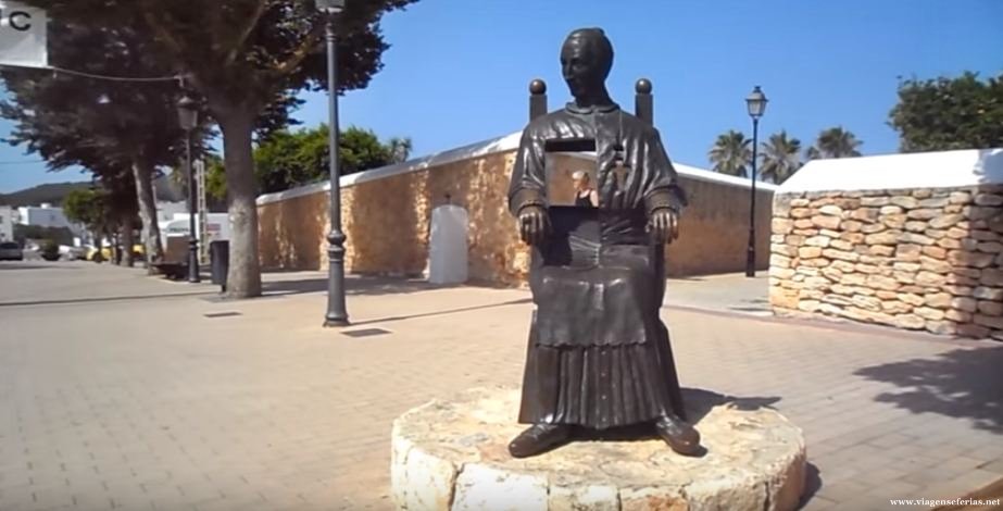 Estatua do 1º Bispo de Ibiza em Santa Gertrudis