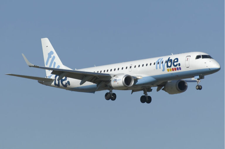 Embraer 195 da flybe que vai voar entre Faro e Doncaster