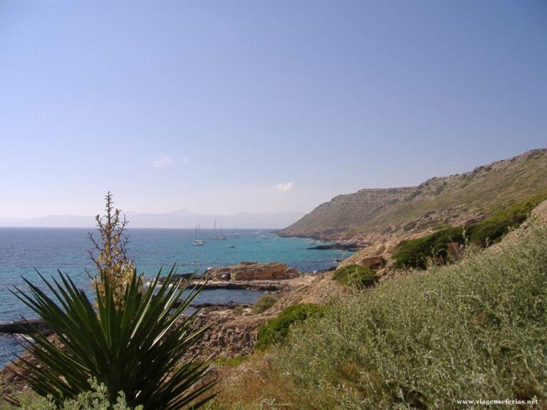 Vista da costa de Maiorca desde Ses Oles até cala Vella