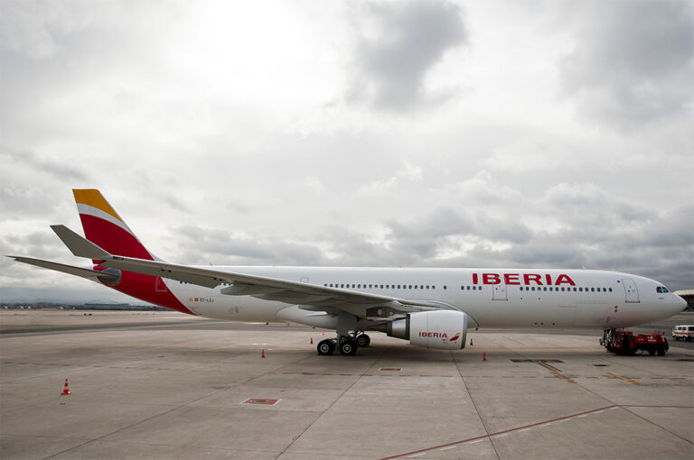 Avião Airbus A330 EC-LZJ da Companhia Aérea Iberia