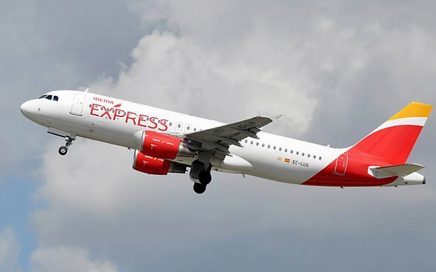 Airbus A320-216 da Iberia Express a levantar voo