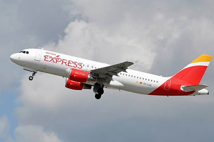 Airbus A320-216 da Iberia Express a levantar voo