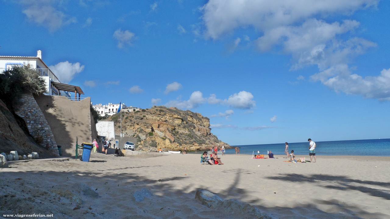 Praia do Burgau no distrito de Faro a 28-06-2014