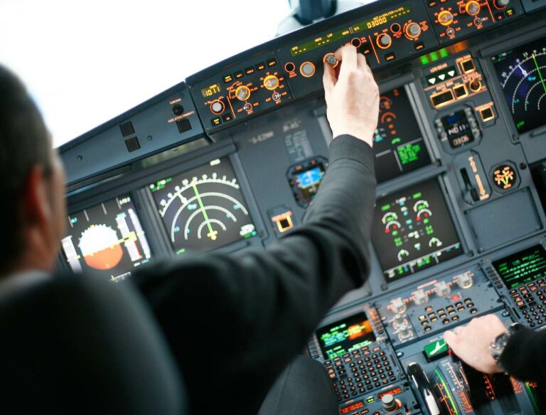 Interior cockpit A320 da easyJet