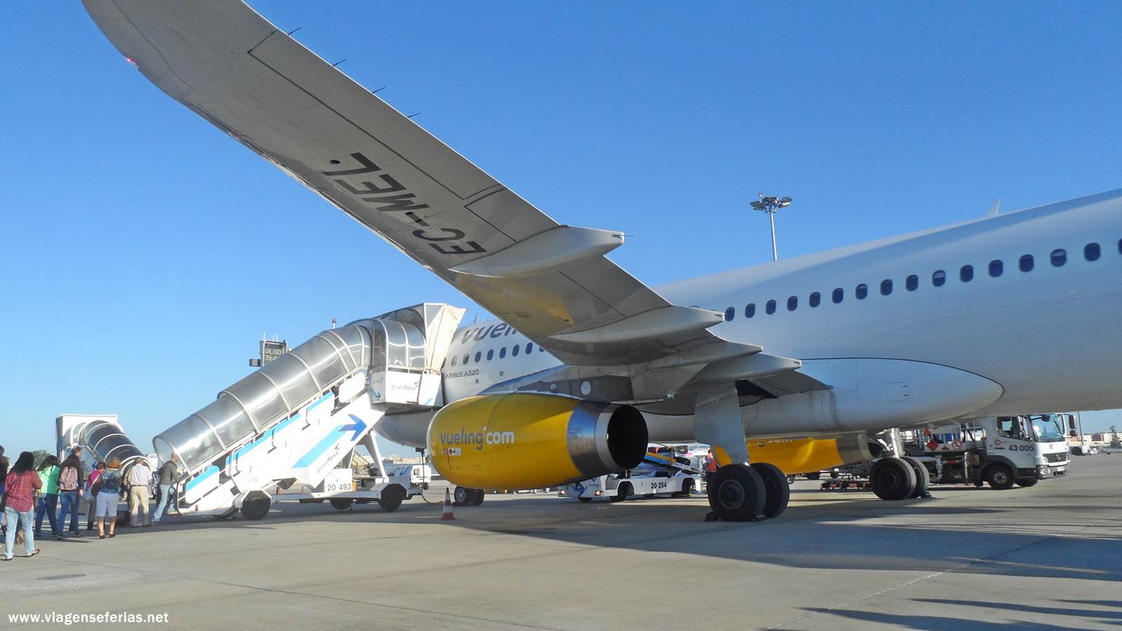 Embarque no Airbus A320-232 EC-MEL da Vueling