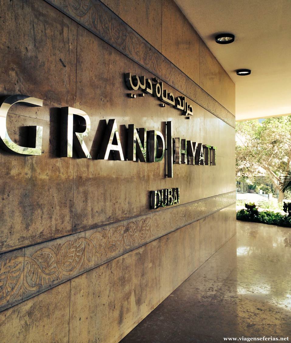 Na entrada do Hotel Grand Hyatt Dubai a 29-10-2015