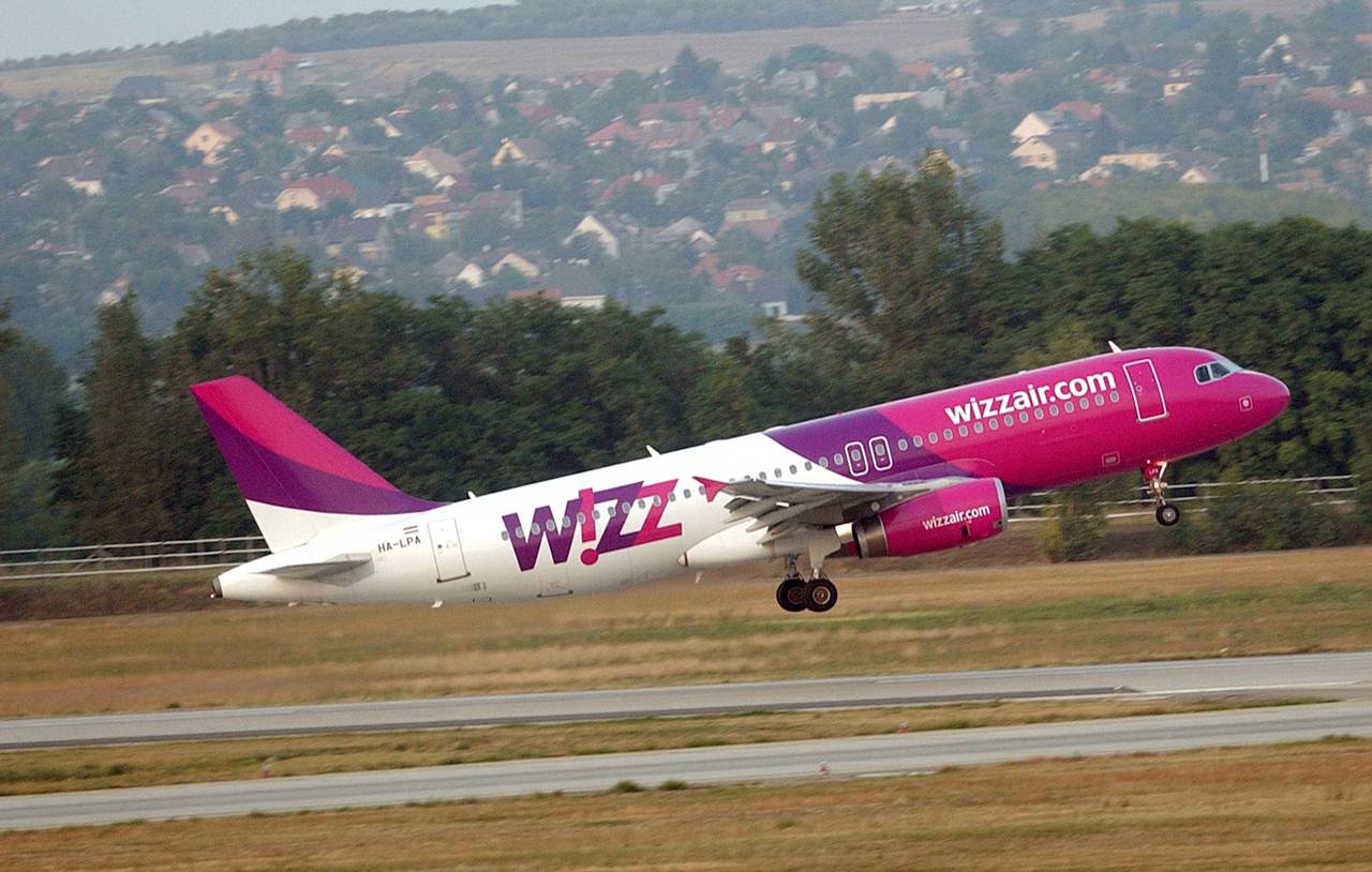 Airbus A320 HA-LPA da low cost Wizz Air a levantar voo
