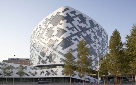 Fachada exterior do Hilton Amesterdão Airport Schiphol que abriu a 17-12-2015