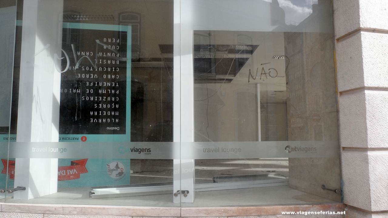 Abandono das instalações da Agência netviagens.com na Praça D. Luís em Lisboa