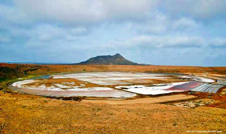 Panoramica da Pedra do Lume na ilha do Sal em Cabo Verde