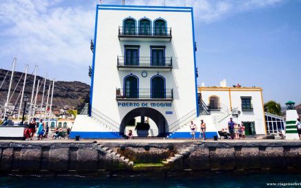 Chegada de barco a Puerto de Mogan na ilha Gran Canaria
