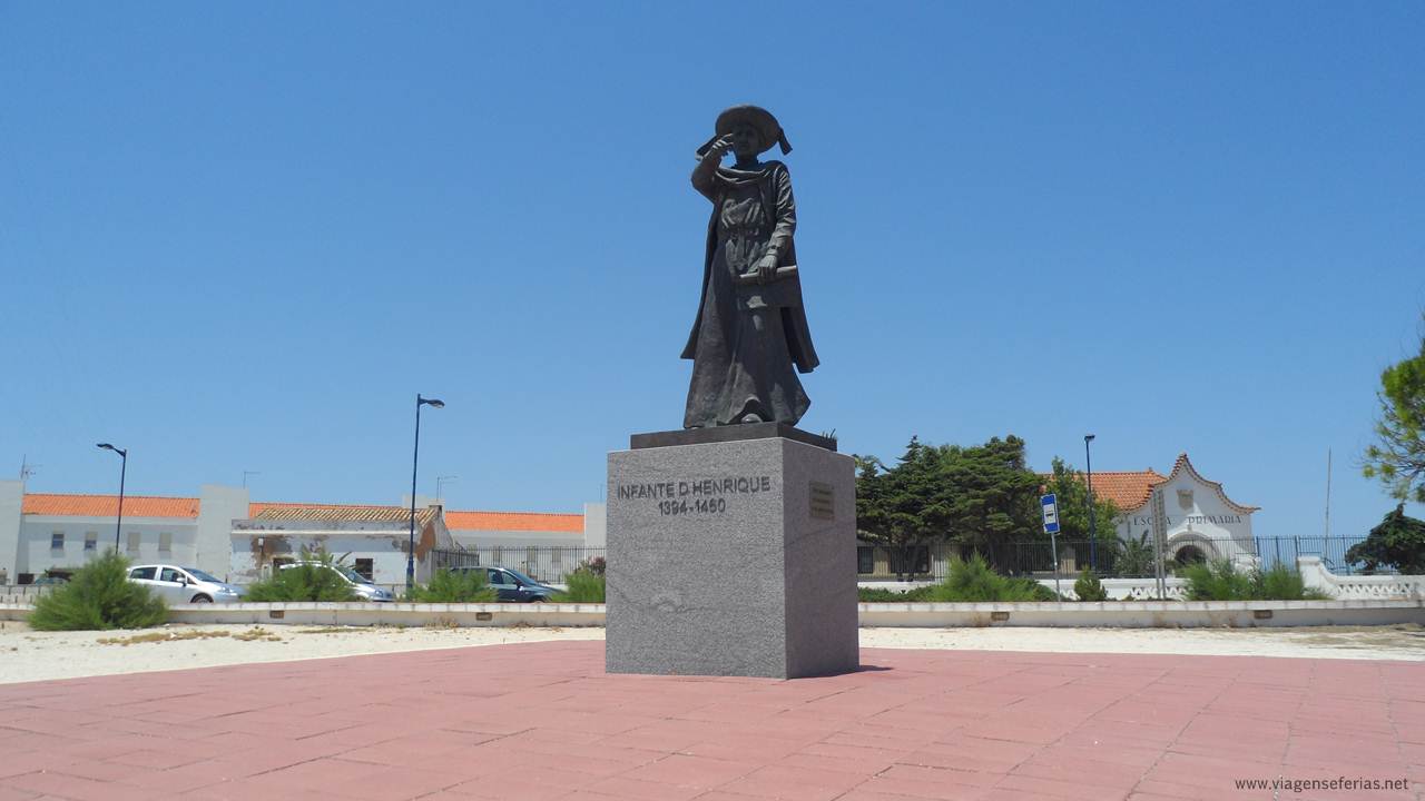 Estátua do Infante Dom Henrique em Sagres no Algarve