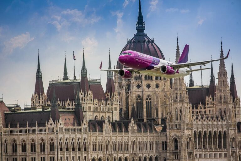 aeronave da Wizz Air durante um show em Budapeste na Hungria