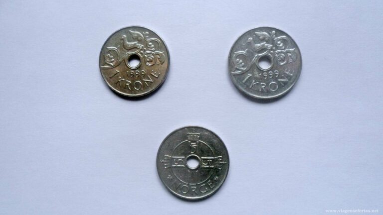 3 moedas de uma coroa noruguesa