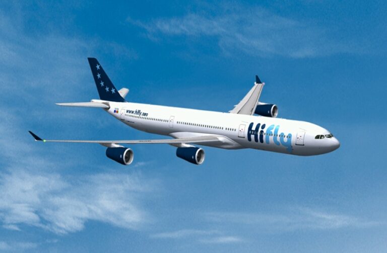 Airbus A340-500 da Companhia Aérea Hi fly em voo