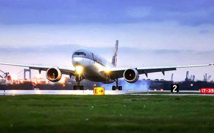Airbus A350 da Qatar Airways a aterrar em Filadélfia nos Estados Unidos