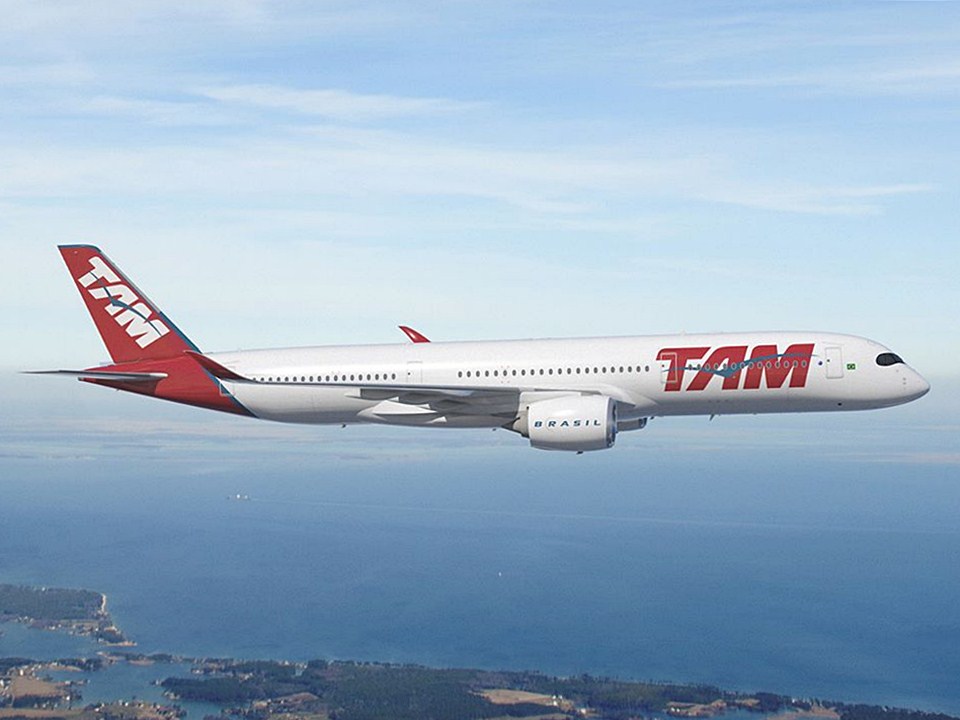 Airbus A350-900 PR-XTA da TAM Linhas Aéreas em voo