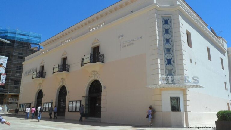Club Albéniz onde se realiza Festival de Cinema em Málaga