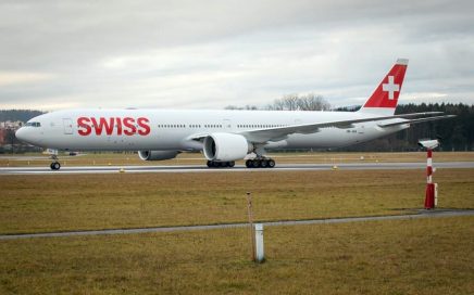 Novo avião B777 da Swiss na pista do aeroporto de Zurique